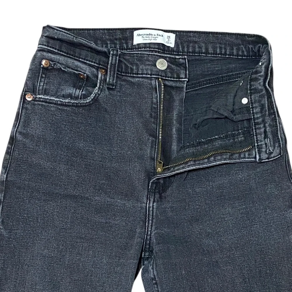 Abercrombie & Fitch Ankle Straight Ultra High Rise Distressed Black Wash Jean 26